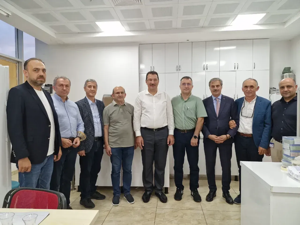 Siyaset ve bilim insanları kokarca için toplandı